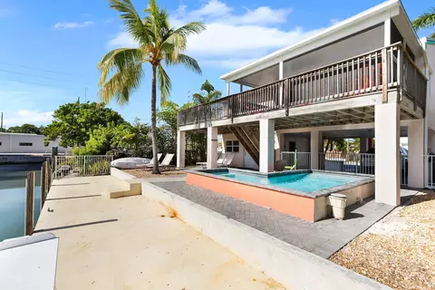 Exterior - 275 30th Street Ocean Street Ocean, Marathon, FL 33050 photo 4 of 14