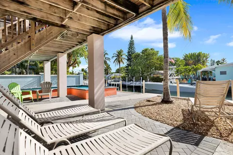 Exterior - 275 30th Street Ocean Street Ocean, Marathon, FL 33050 photo 6 of 14