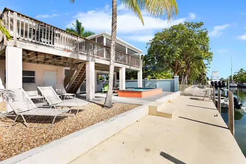 Exterior - 275 30th Street Ocean Street Ocean, Marathon, FL 33050 photo 3 of 14
