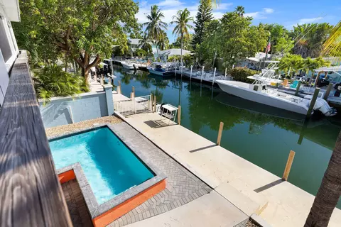Exterior - 275 30th Street Ocean Street Ocean, Marathon, FL 33050 photo 8 of 14