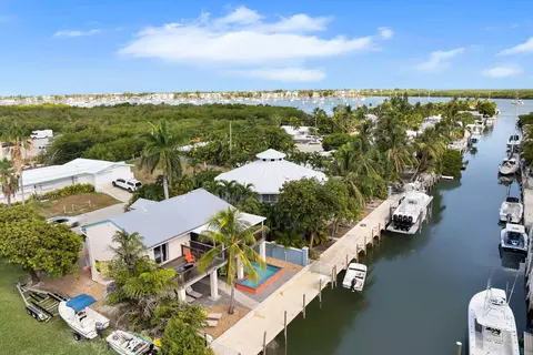 View/Area - 275 30th Street Ocean Street Ocean, Marathon, FL 33050 photo 3 of 6
