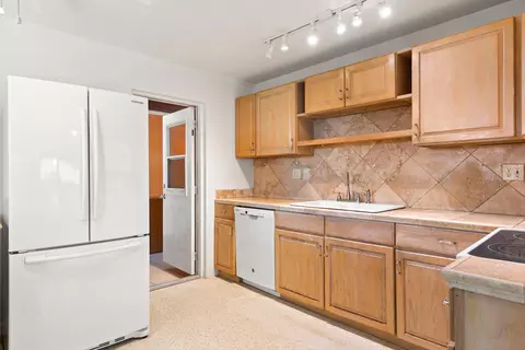Kitchen - 2828 Central Ave, Big Pine Key, FL 33043 photo 3 of 6