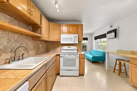 Kitchen - 2828 Central Ave, Big Pine Key, FL 33043 photo 1 of 6