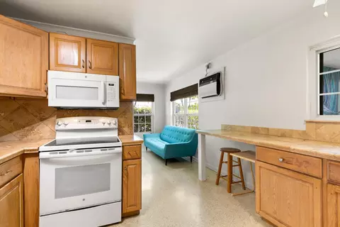 Kitchen - 2828 Central Ave, Big Pine Key, FL 33043 photo 4 of 6