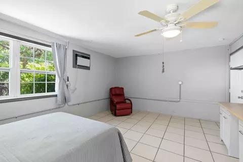 Bedroom - 2828 Central Ave, Big Pine Key, FL 33043 photo 7 of 11