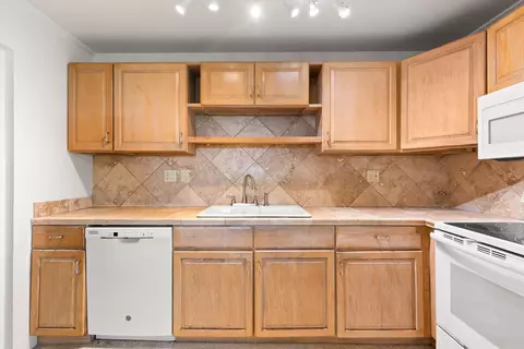 Kitchen - 2828 Central Ave, Big Pine Key, FL 33043 photo 6 of 6