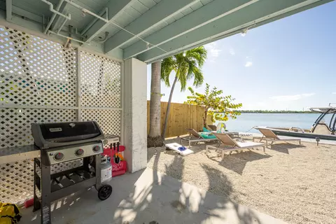 Exterior - 24 Beach Dr, Key West, FL 33040 photo 12 of 18