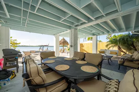Exterior - 24 Beach Dr, Key West, FL 33040 photo 8 of 18