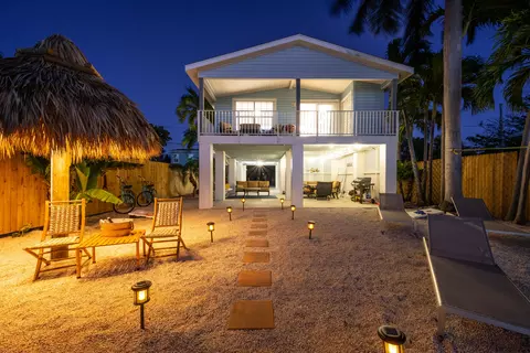 Exterior - 24 Beach Dr, Key West, FL 33040 photo 2 of 18