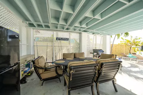 Exterior - 24 Beach Dr, Key West, FL 33040 photo 7 of 18