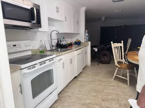 Kitchen - 285 A 66th St #A & B, Marathon, FL 33050 photo 2 of 3