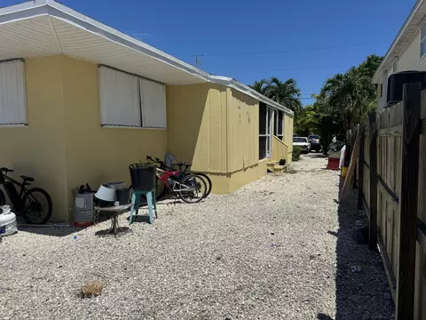 Exterior - 285 A 66th St #A & B, Marathon, FL 33050 photo 3 of 7
