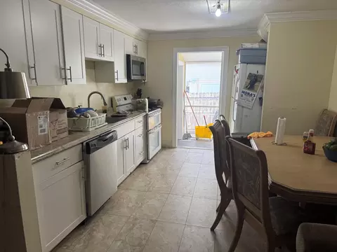 Kitchen - 285 A 66th St #A & B, Marathon, FL 33050 photo 1 of 3