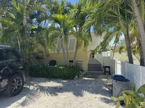 Exterior - 285 A 66th St #A & B, Marathon, FL 33050 photo 5 of 7