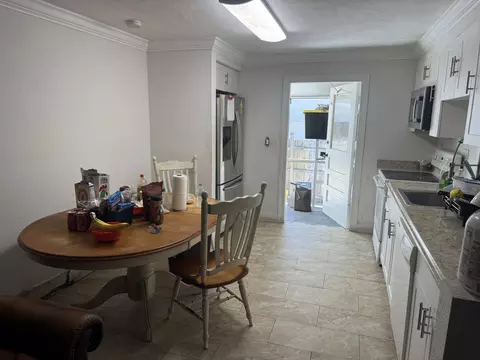 Kitchen - 285 A 66th St #A & B, Marathon, FL 33050 photo 3 of 3