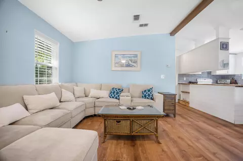 Living - 336 Orange Ave, Marathon, FL 33050 photo 1 of 2