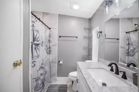 Bath - 336 Orange Ave, Marathon, FL 33050 photo 3 of 3