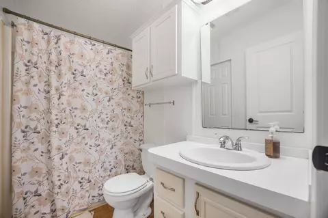 Bath - 336 Orange Ave, Marathon, FL 33050 photo 2 of 3