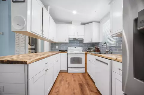 Kitchen - 336 Orange Ave, Marathon, FL 33050 photo 3 of 3