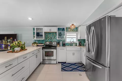 Kitchen - 347 King Ave, Key Largo, FL 33037 photo 2 of 5