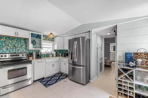 Kitchen - 347 King Ave, Key Largo, FL 33037 photo 4 of 5