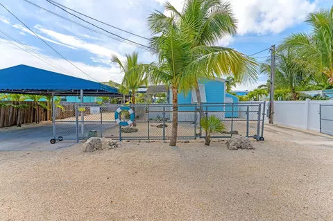 Exterior - 347 King Ave, Key Largo, FL 33037 photo 2 of 10