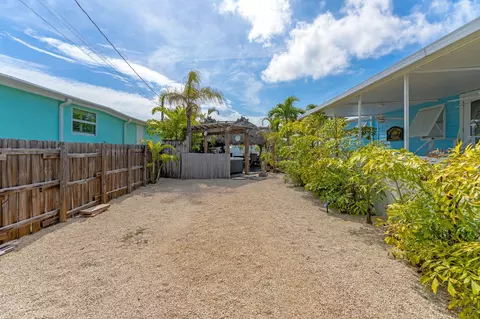 Exterior - 347 King Ave, Key Largo, FL 33037 photo 5 of 10