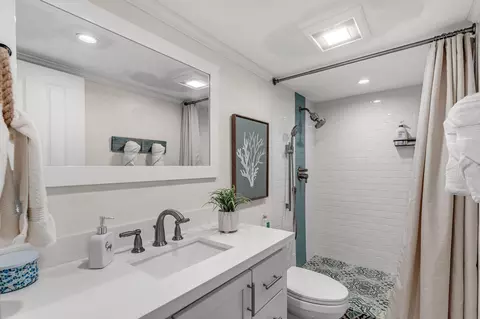 Bath - 347 King Ave, Key Largo, FL 33037 photo 2 of 2