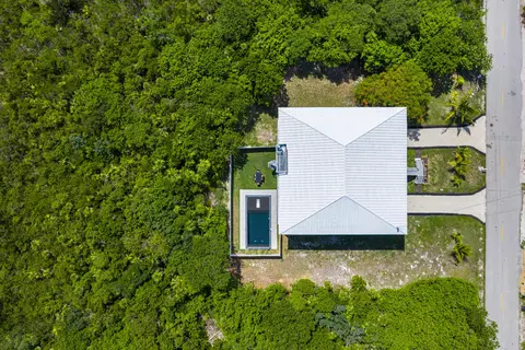 View/Area - 235 Tropical Ave, Marathon, FL 33050 photo 5 of 11