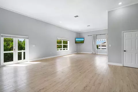 Living - 235 Tropical Ave, Marathon, FL 33050 photo 2 of 3