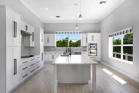 Kitchen - 235 Tropical Ave, Marathon, FL 33050 photo 2 of 5