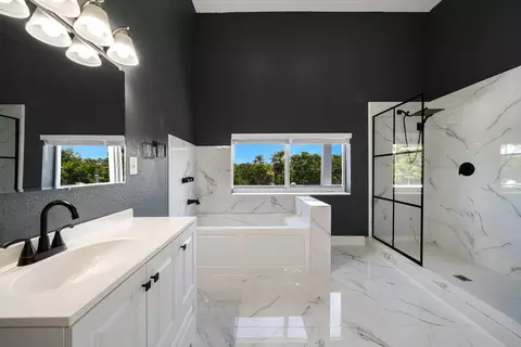 Bath - 235 Tropical Ave, Marathon, FL 33050 photo 3 of 6