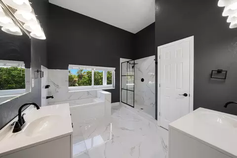 Bath - 235 Tropical Ave, Marathon, FL 33050 photo 2 of 6