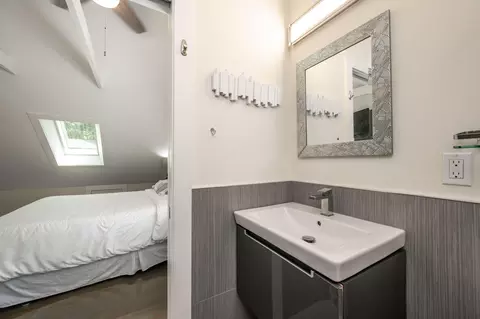 Bath - 709 Olivia St, Key West, FL 33040 photo 2 of 8