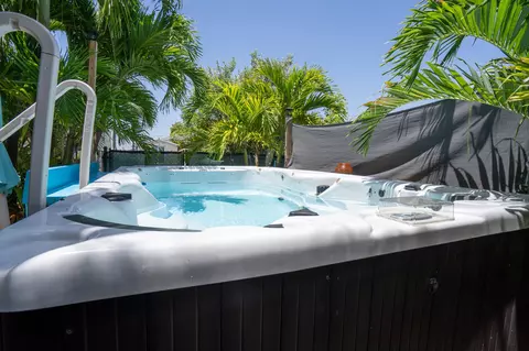 Exterior - 12 Bay Dr, Key West, FL 33040 photo 16 of 29