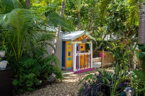 Exterior - 12 Bay Dr, Key West, FL 33040 photo 12 of 29