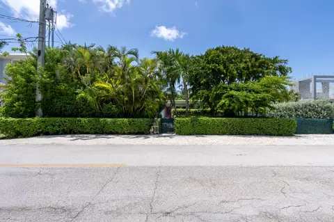 Exterior - 12 Bay Dr, Key West, FL 33040 photo 3 of 29