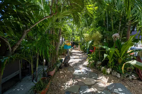 Exterior - 12 Bay Dr, Key West, FL 33040 photo 18 of 29
