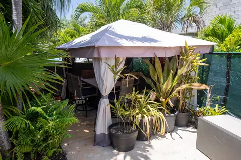 Exterior - 12 Bay Dr, Key West, FL 33040 photo 15 of 29