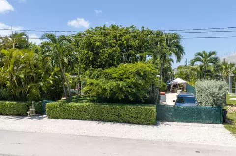 Exterior - 12 Bay Dr, Key West, FL 33040 photo 6 of 29