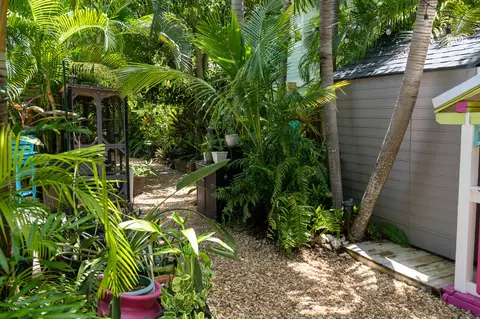 Exterior - 12 Bay Dr, Key West, FL 33040 photo 26 of 29