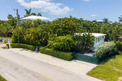 Exterior - 12 Bay Dr, Key West, FL 33040 photo 10 of 29