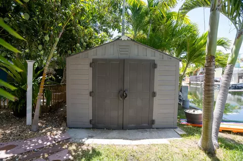 Exterior - 12 Bay Dr, Key West, FL 33040 photo 13 of 29