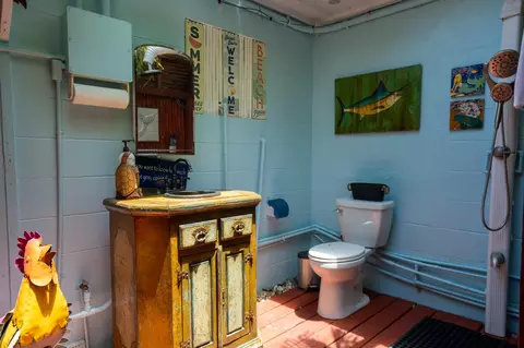 Bath - 12 Bay Dr, Key West, FL 33040 photo 6 of 7