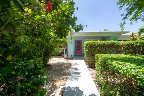 Exterior - 12 Bay Dr, Key West, FL 33040 photo 4 of 29