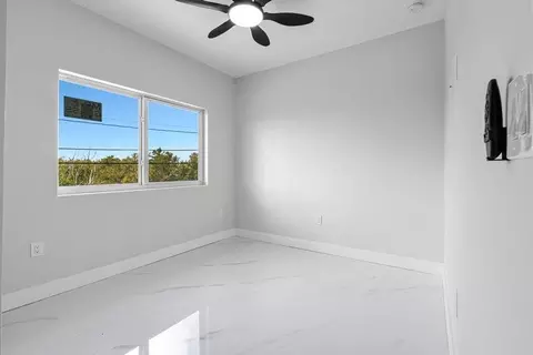 Bedroom - 31441 Avenue F, Big Pine Key, FL 33043 photo 2 of 4