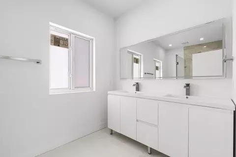 Bath - 31441 Avenue F, Big Pine Key, FL 33043 photo 4 of 4