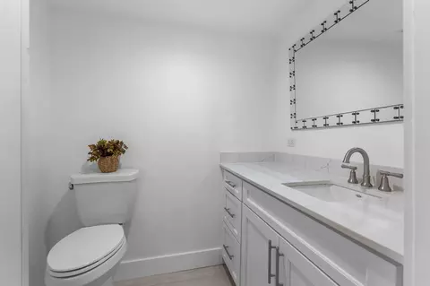 Bath - 2000 Coco Plum Dr #302, Marathon, FL 33050 photo 1 of 2