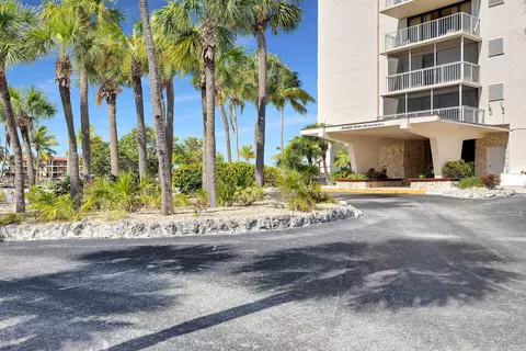 Exterior - 2000 Coco Plum Dr #503, Marathon, FL 33050 photo 1 of 4