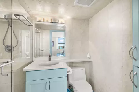 Bath - 2000 Coco Plum Dr #503, Marathon, FL 33050 photo 2 of 3